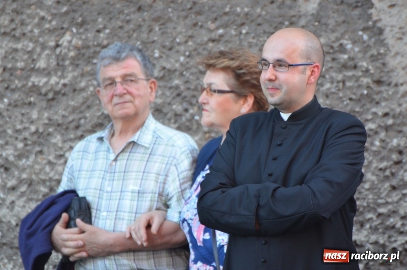 Zdjęcie w galerii na portalu naszraciborz.pl: Koncert Finałowy XXVII Festiwalu Spotkałem Pana na Placu Dominikańskim wiadomości z regionu