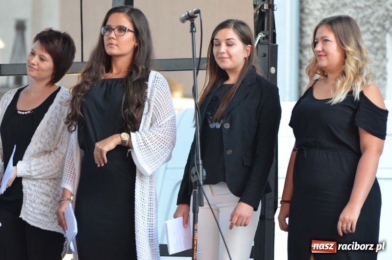 Zdjęcie w galerii na portalu naszraciborz.pl: Koncert Finałowy XXVII Festiwalu Spotkałem Pana na Placu Dominikańskim wiadomości z regionu