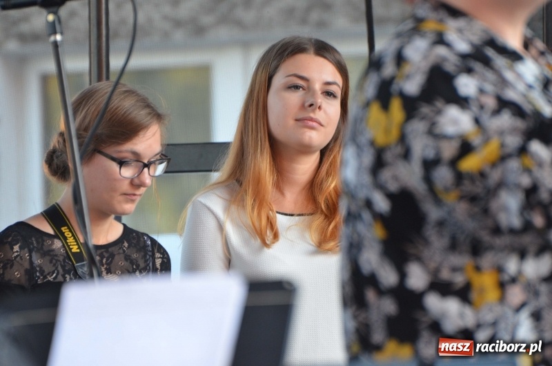 Zdjęcie w galerii na portalu naszraciborz.pl: Koncert Finałowy XXVII Festiwalu Spotkałem Pana na Placu Dominikańskim wiadomości z regionu