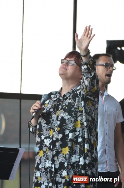 Zdjęcie w galerii na portalu naszraciborz.pl: Koncert Finałowy XXVII Festiwalu Spotkałem Pana na Placu Dominikańskim wiadomości z regionu