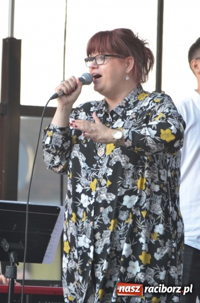 Zdjęcie w galerii na portalu naszraciborz.pl: Koncert Finałowy XXVII Festiwalu Spotkałem Pana na Placu Dominikańskim wiadomości z regionu