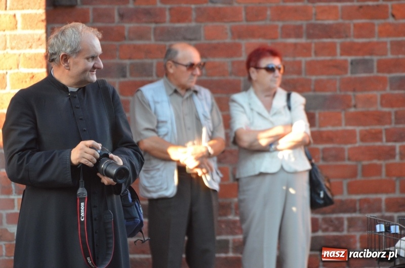 Zdjęcie w galerii na portalu naszraciborz.pl: Koncert Finałowy XXVII Festiwalu Spotkałem Pana na Placu Dominikańskim wiadomości z regionu