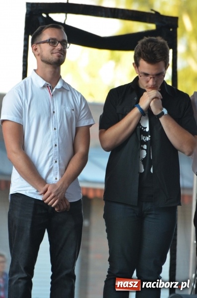 Zdjęcie w galerii na portalu naszraciborz.pl: Koncert Finałowy XXVII Festiwalu Spotkałem Pana na Placu Dominikańskim wiadomości z regionu