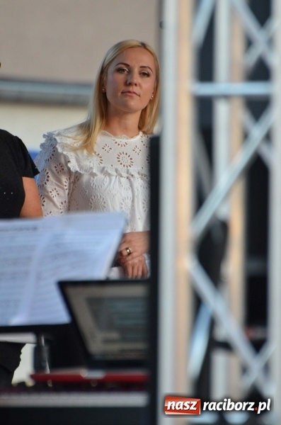 Zdjęcie w galerii na portalu naszraciborz.pl: Koncert Finałowy XXVII Festiwalu Spotkałem Pana na Placu Dominikańskim wiadomości z regionu