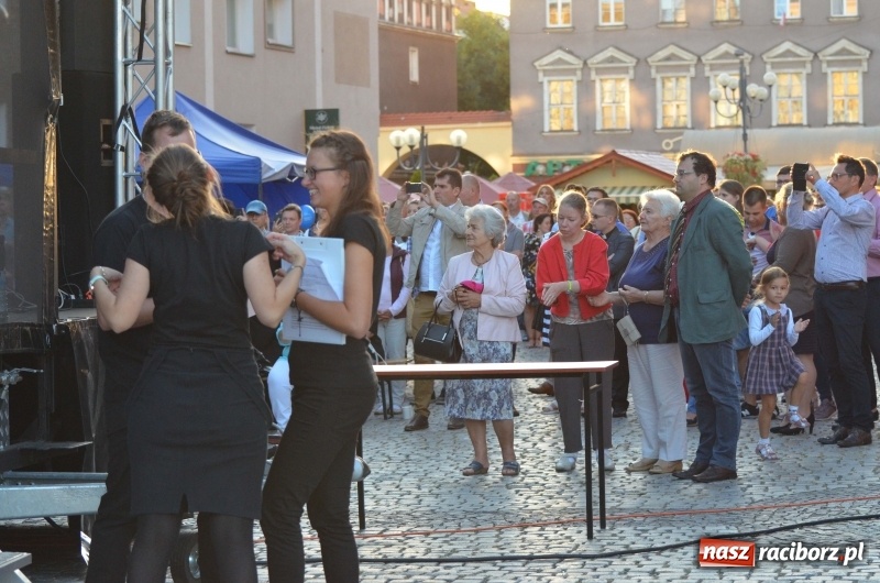 Zdjęcie w galerii na portalu naszraciborz.pl: Koncert Finałowy XXVII Festiwalu Spotkałem Pana na Placu Dominikańskim wiadomości z regionu