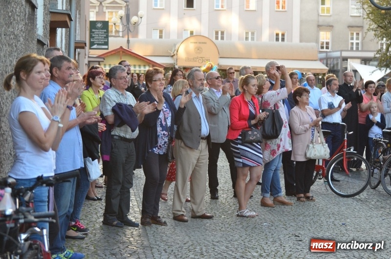 Zdjęcie w galerii na portalu naszraciborz.pl: Koncert Finałowy XXVII Festiwalu Spotkałem Pana na Placu Dominikańskim wiadomości z regionu