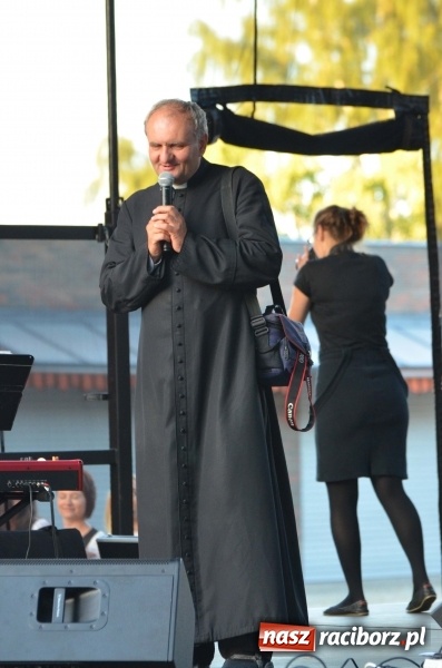 Zdjęcie w galerii na portalu naszraciborz.pl: Koncert Finałowy XXVII Festiwalu Spotkałem Pana na Placu Dominikańskim wiadomości z regionu