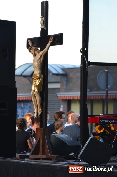 Zdjęcie w galerii na portalu naszraciborz.pl: Koncert Finałowy XXVII Festiwalu Spotkałem Pana na Placu Dominikańskim wiadomości z regionu