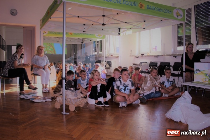 Zdjęcie w galerii na portalu naszraciborz.pl: Promocja Bajkowej Odry w Gminnym Centrum Kultury w Nędzy wiadomości z regionu