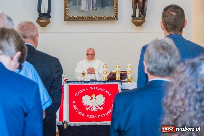 Zdjęcie w galerii na portalu naszraciborz.pl: Zakład Karny w Raciborzu ma od dziś sztandar FOTO i WIDEO  wiadomości z regionu