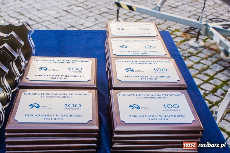 Zdjęcie w galerii na portalu naszraciborz.pl: Zakład Karny w Raciborzu ma od dziś sztandar FOTO i WIDEO  wiadomości z regionu