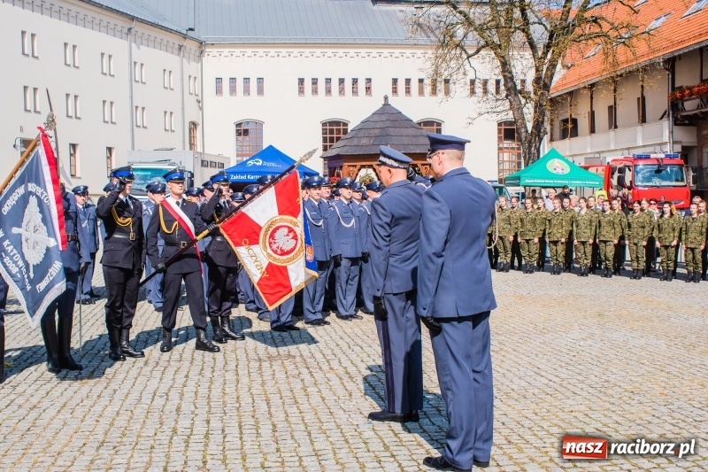 Zdjęcie w galerii na portalu naszraciborz.pl: Zakład Karny w Raciborzu ma od dziś sztandar FOTO i WIDEO  wiadomości z regionu