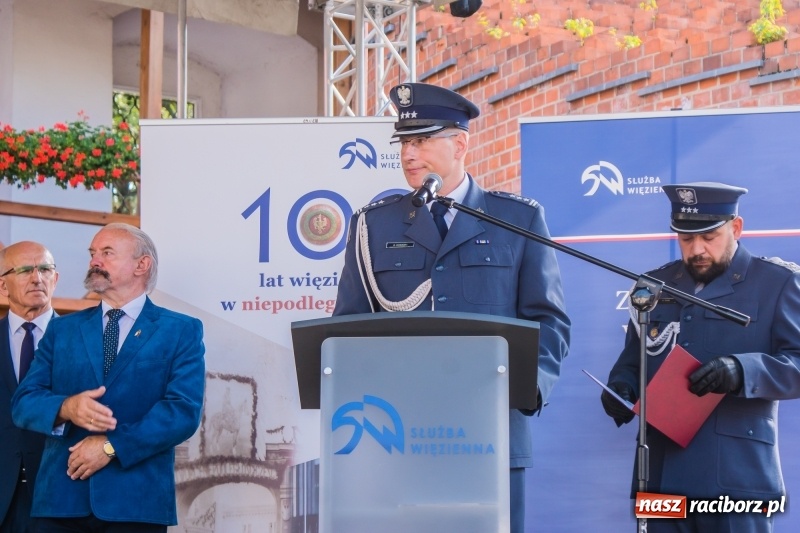 Zdjęcie w galerii na portalu naszraciborz.pl: Zakład Karny w Raciborzu ma od dziś sztandar FOTO i WIDEO  wiadomości z regionu