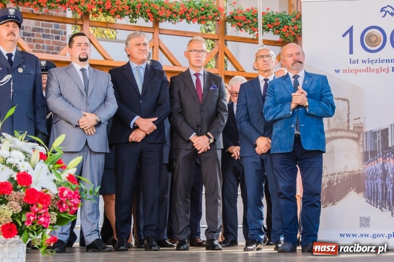 Zdjęcie w galerii na portalu naszraciborz.pl: Zakład Karny w Raciborzu ma od dziś sztandar FOTO i WIDEO  wiadomości z regionu