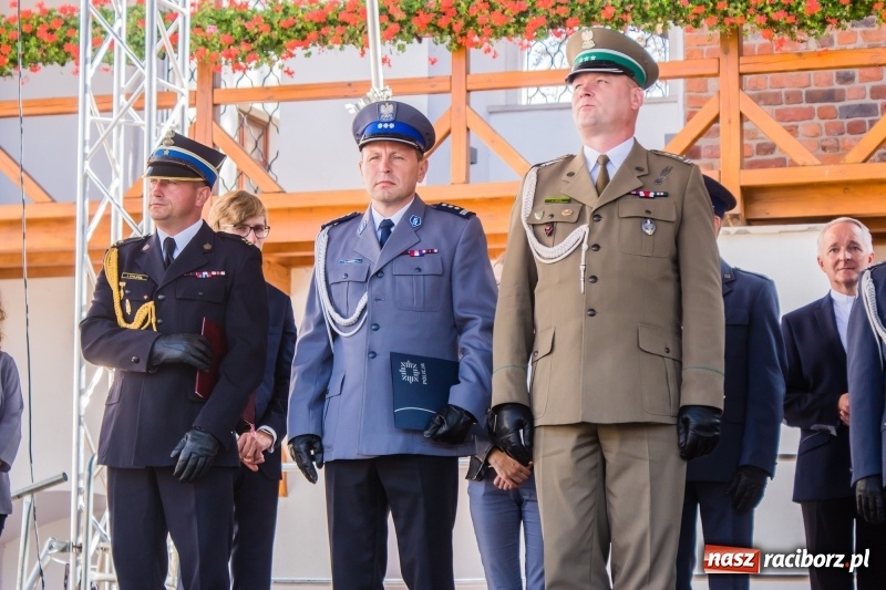 Zdjęcie w galerii na portalu naszraciborz.pl: Zakład Karny w Raciborzu ma od dziś sztandar FOTO i WIDEO  wiadomości z regionu
