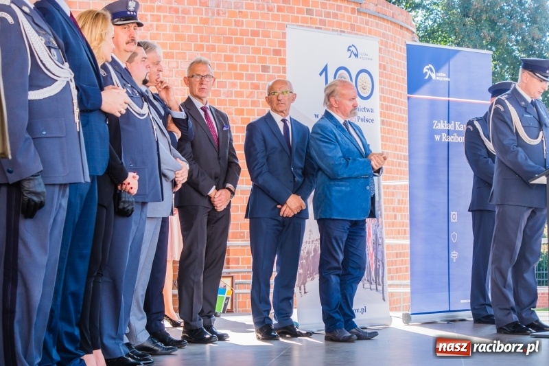 Zdjęcie w galerii na portalu naszraciborz.pl: Zakład Karny w Raciborzu ma od dziś sztandar FOTO i WIDEO  wiadomości z regionu