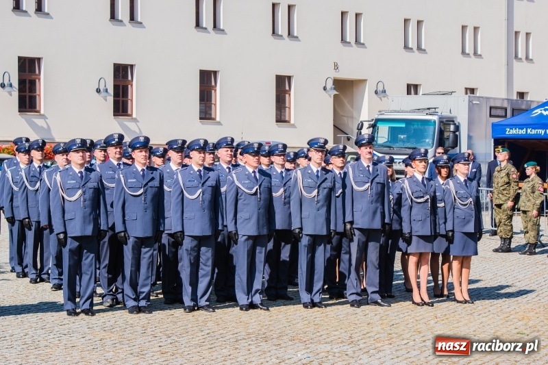 Zdjęcie w galerii na portalu naszraciborz.pl: Zakład Karny w Raciborzu ma od dziś sztandar FOTO i WIDEO  wiadomości z regionu