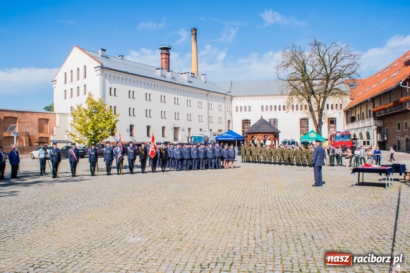 Zdjęcie w galerii na portalu naszraciborz.pl: Zakład Karny w Raciborzu ma od dziś sztandar FOTO i WIDEO  wiadomości z regionu