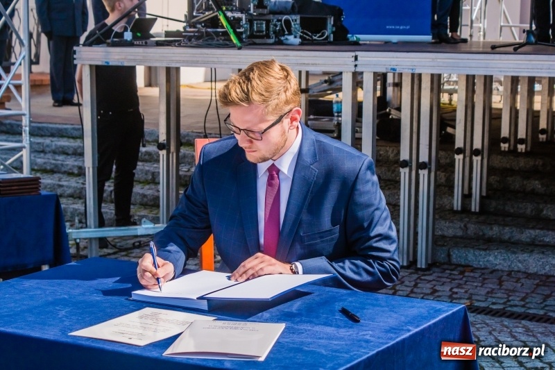 Zdjęcie w galerii na portalu naszraciborz.pl: Zakład Karny w Raciborzu ma od dziś sztandar FOTO i WIDEO  wiadomości z regionu