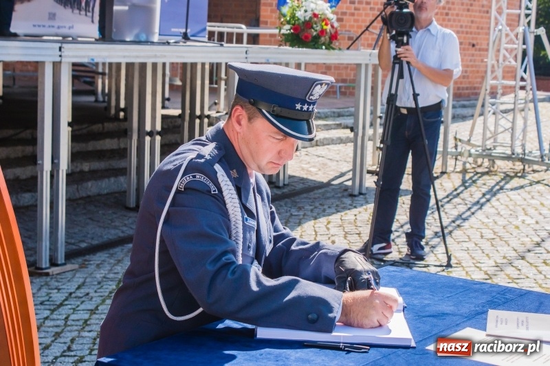Zdjęcie w galerii na portalu naszraciborz.pl: Zakład Karny w Raciborzu ma od dziś sztandar FOTO i WIDEO  wiadomości z regionu