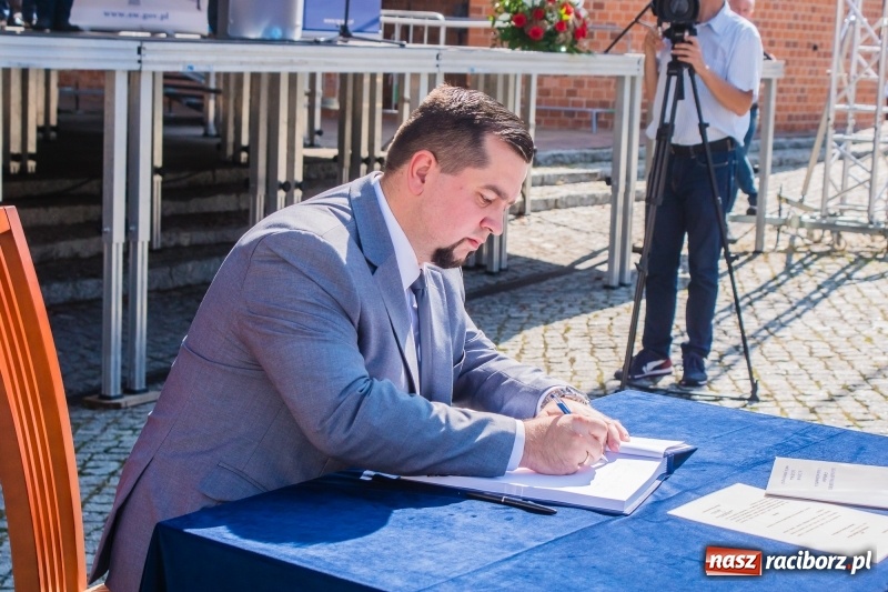 Zdjęcie w galerii na portalu naszraciborz.pl: Zakład Karny w Raciborzu ma od dziś sztandar FOTO i WIDEO  wiadomości z regionu