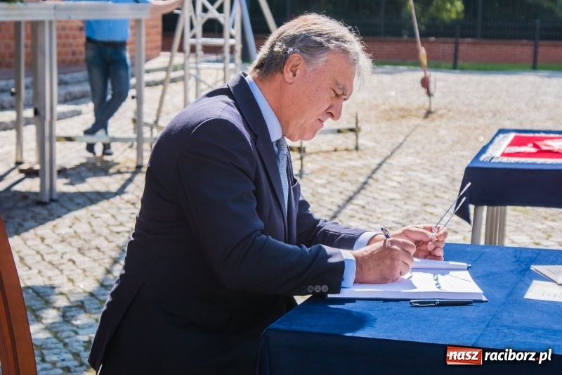 Zdjęcie w galerii na portalu naszraciborz.pl: Zakład Karny w Raciborzu ma od dziś sztandar FOTO i WIDEO  wiadomości z regionu