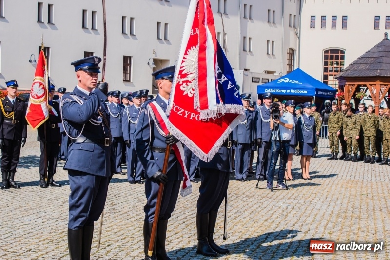 Zdjęcie w galerii na portalu naszraciborz.pl: Zakład Karny w Raciborzu ma od dziś sztandar FOTO i WIDEO  wiadomości z regionu