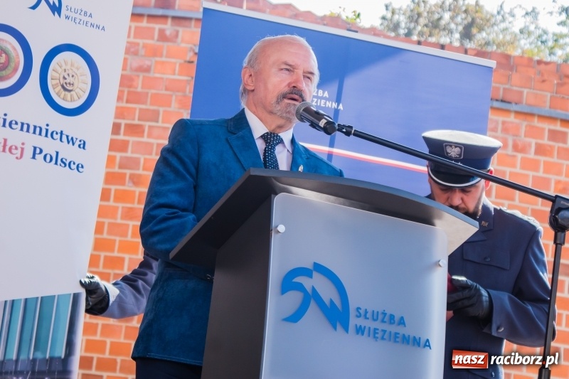 Zdjęcie w galerii na portalu naszraciborz.pl: Zakład Karny w Raciborzu ma od dziś sztandar FOTO i WIDEO  wiadomości z regionu