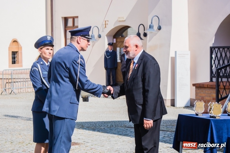 Zdjęcie w galerii na portalu naszraciborz.pl: Zakład Karny w Raciborzu ma od dziś sztandar FOTO i WIDEO  wiadomości z regionu