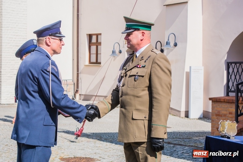 Zdjęcie w galerii na portalu naszraciborz.pl: Zakład Karny w Raciborzu ma od dziś sztandar FOTO i WIDEO  wiadomości z regionu