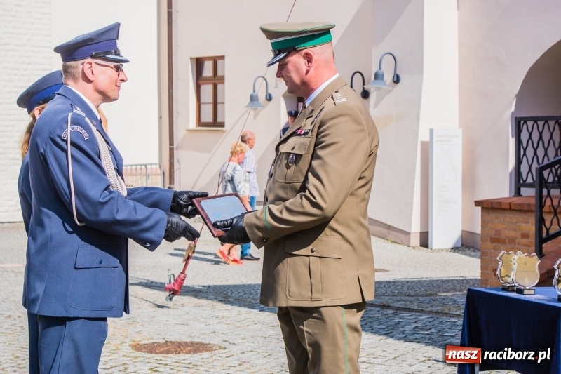 Zdjęcie w galerii na portalu naszraciborz.pl: Zakład Karny w Raciborzu ma od dziś sztandar FOTO i WIDEO  wiadomości z regionu