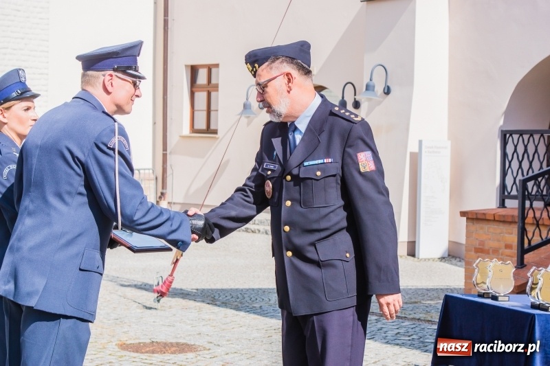 Zdjęcie w galerii na portalu naszraciborz.pl: Zakład Karny w Raciborzu ma od dziś sztandar FOTO i WIDEO  wiadomości z regionu