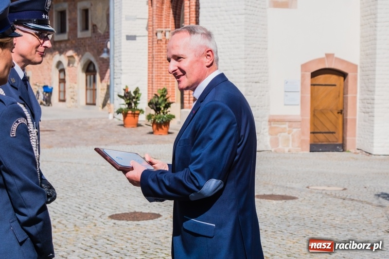 Zdjęcie w galerii na portalu naszraciborz.pl: Zakład Karny w Raciborzu ma od dziś sztandar FOTO i WIDEO  wiadomości z regionu