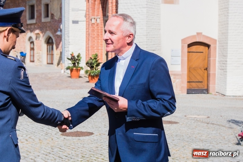 Zdjęcie w galerii na portalu naszraciborz.pl: Zakład Karny w Raciborzu ma od dziś sztandar FOTO i WIDEO  wiadomości z regionu