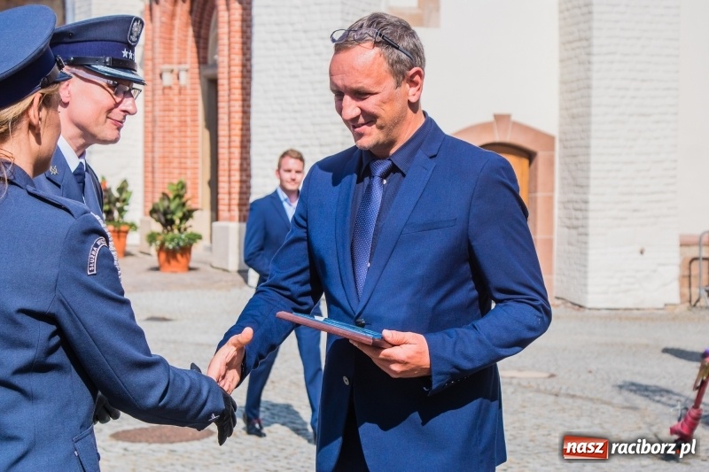 Zdjęcie w galerii na portalu naszraciborz.pl: Zakład Karny w Raciborzu ma od dziś sztandar FOTO i WIDEO  wiadomości z regionu