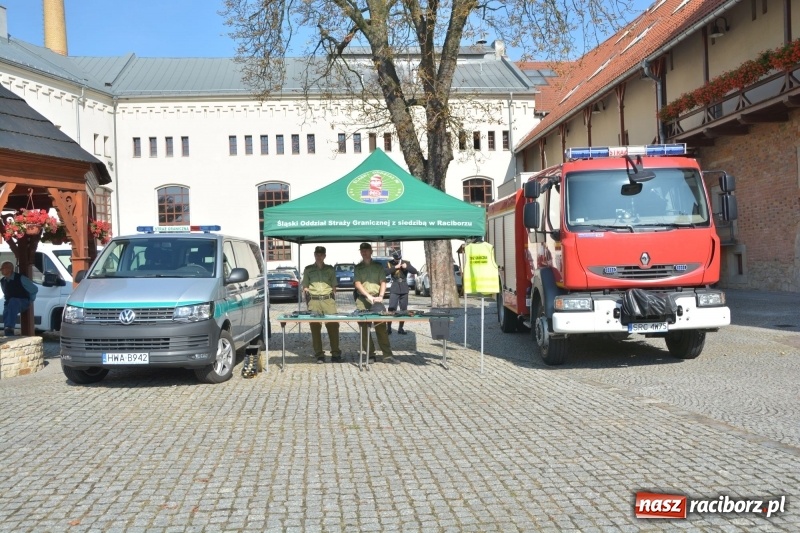 Zdjęcie w galerii na portalu naszraciborz.pl: Zakład Karny w Raciborzu ma swój sztandar  wiadomości z regionu