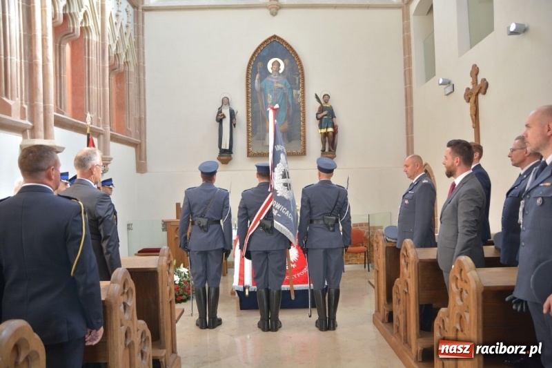 Zdjęcie w galerii na portalu naszraciborz.pl: Zakład Karny w Raciborzu ma swój sztandar  wiadomości z regionu