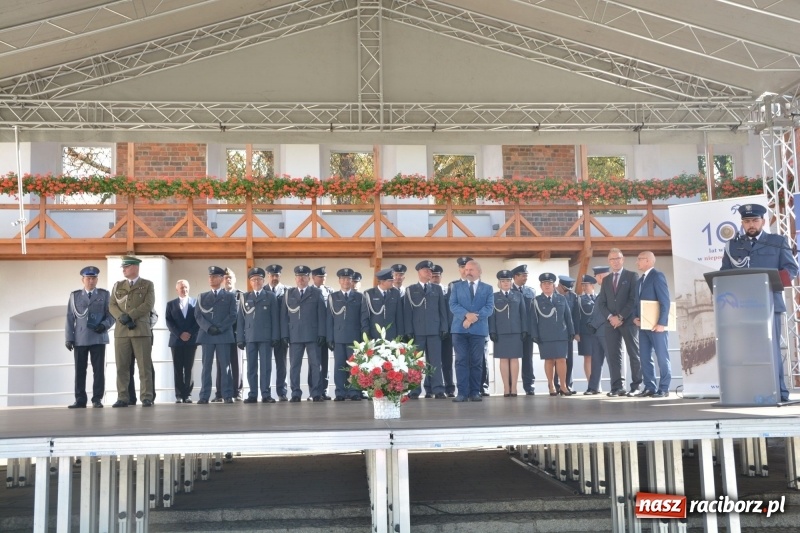 Zdjęcie w galerii na portalu naszraciborz.pl: Zakład Karny w Raciborzu ma swój sztandar  wiadomości z regionu