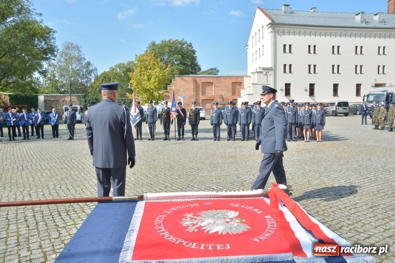 Zdjęcie w galerii na portalu naszraciborz.pl: Zakład Karny w Raciborzu ma swój sztandar  wiadomości z regionu