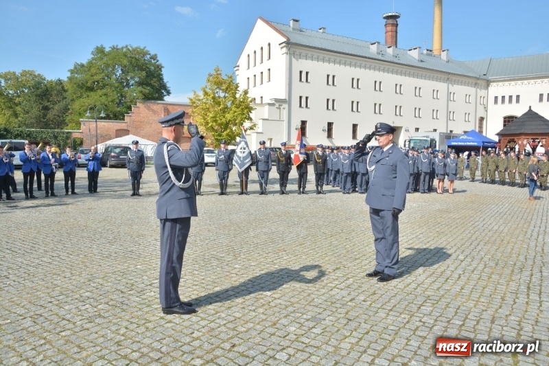 Zdjęcie w galerii na portalu naszraciborz.pl: Zakład Karny w Raciborzu ma swój sztandar  wiadomości z regionu