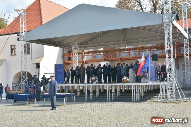 Zdjęcie w galerii na portalu naszraciborz.pl: Zakład Karny w Raciborzu ma swój sztandar  wiadomości z regionu