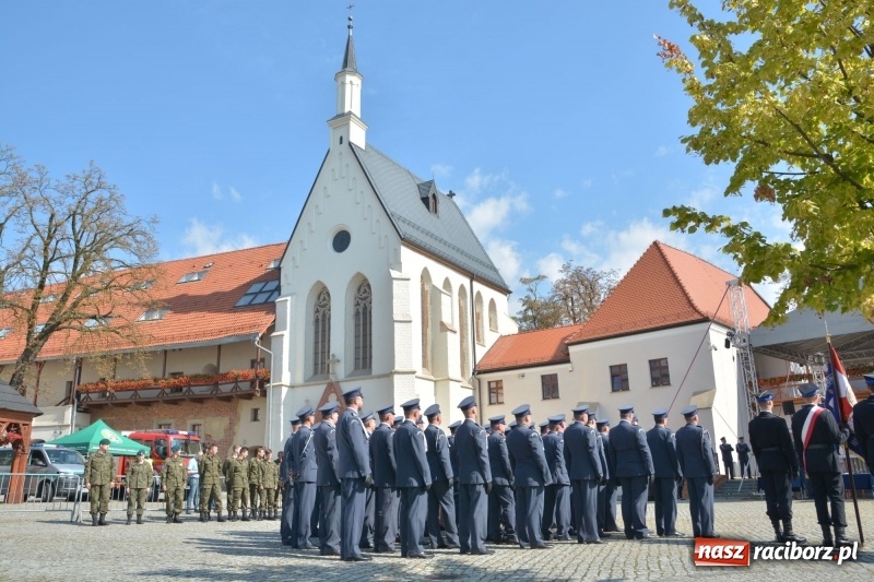 Zdjęcie w galerii na portalu naszraciborz.pl: Zakład Karny w Raciborzu ma swój sztandar  wiadomości z regionu