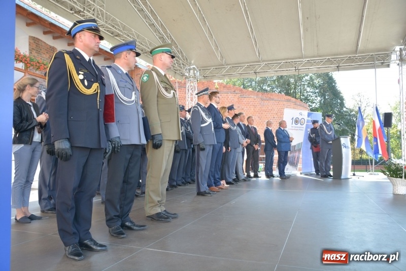 Zdjęcie w galerii na portalu naszraciborz.pl: Zakład Karny w Raciborzu ma swój sztandar  wiadomości z regionu