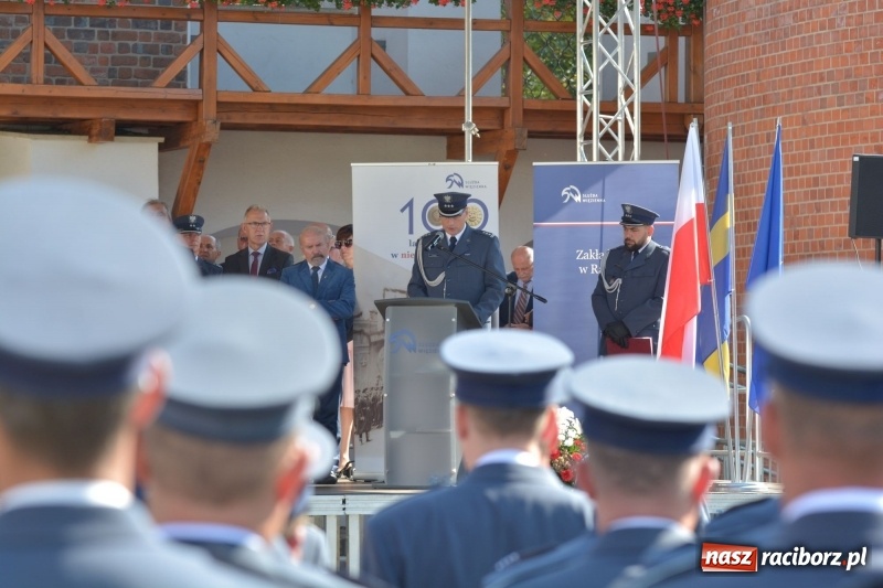 Zdjęcie w galerii na portalu naszraciborz.pl: Zakład Karny w Raciborzu ma swój sztandar  wiadomości z regionu