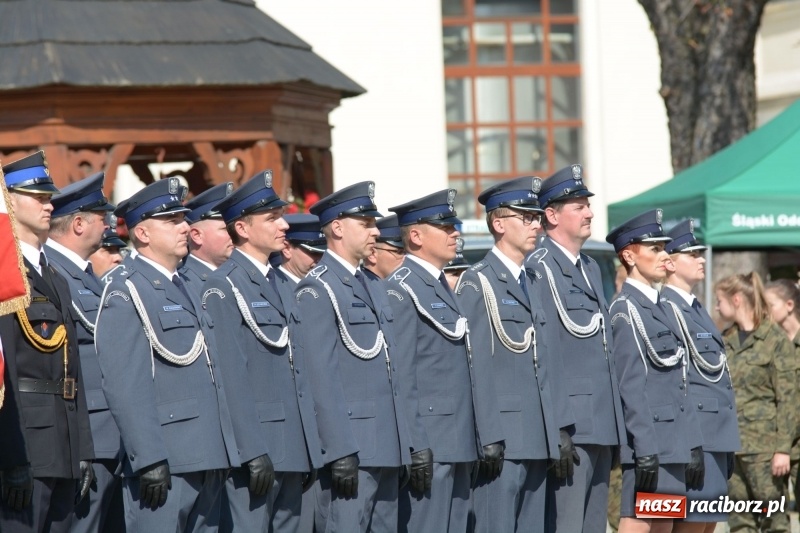 Zdjęcie w galerii na portalu naszraciborz.pl: Zakład Karny w Raciborzu ma swój sztandar  wiadomości z regionu