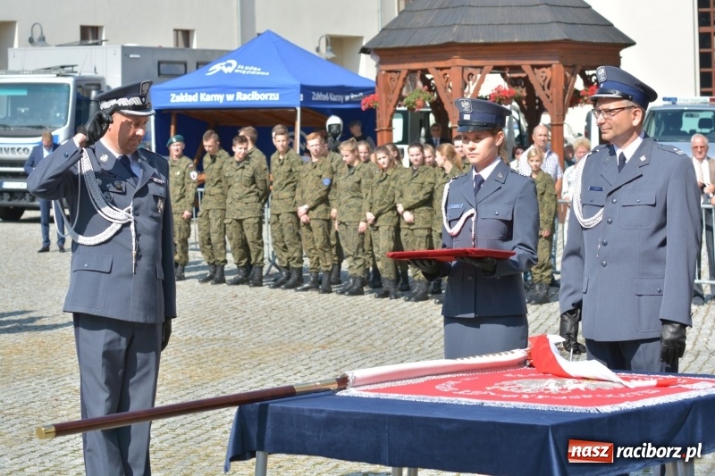 Zdjęcie w galerii na portalu naszraciborz.pl: Zakład Karny w Raciborzu ma swój sztandar  wiadomości z regionu