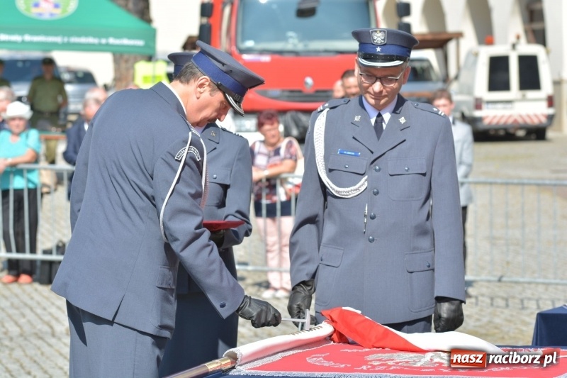 Zdjęcie w galerii na portalu naszraciborz.pl: Zakład Karny w Raciborzu ma swój sztandar  wiadomości z regionu