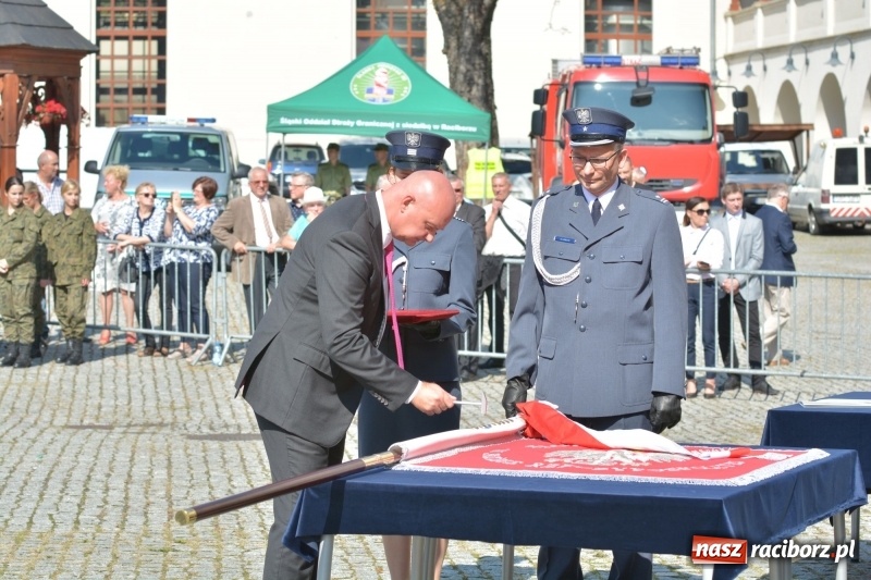 Zdjęcie w galerii na portalu naszraciborz.pl: Zakład Karny w Raciborzu ma swój sztandar  wiadomości z regionu