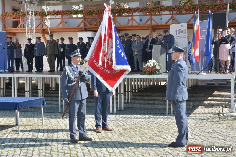Zdjęcie w galerii na portalu naszraciborz.pl: Zakład Karny w Raciborzu ma swój sztandar  wiadomości z regionu