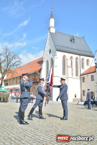 Zdjęcie w galerii na portalu naszraciborz.pl: Zakład Karny w Raciborzu ma swój sztandar  wiadomości z regionu